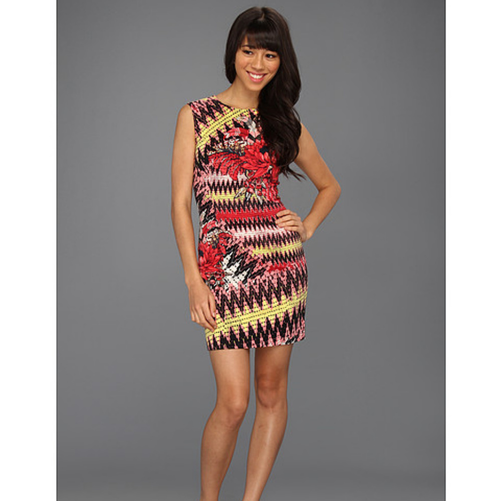 NWOT French Conncetion Black Blush Yellow Zig Zag